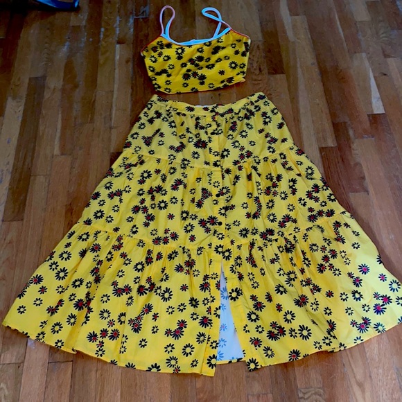 Solid & Striped size L daisy 3 tier ruffled skirt set with matching top - Picture 9 of 15